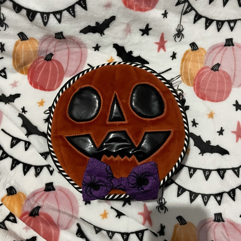 Strange Coven Handmade Bowtie Bag - Picture 1 of 7